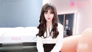 极品4S店美女销售员被客户骗上床内射中出 美酱