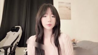 情侣自拍 仙气满点 床上极为淫荡超级反差 散落一地的衣服，汗水与爱液交融