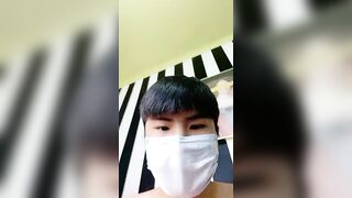 超极品无毛白虎小萝莉【上篇】露脸跟小哥激情啪啪，让小哥按着头草嘴好刺激，揉奶玩逼特写给狼友看
