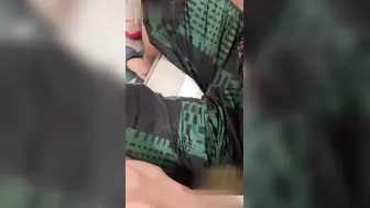 勾搭女王 叶子姐姐 携手表姐一起伺候路上勾搭的小男生 姐妹花轮流口交上演刺激3P！